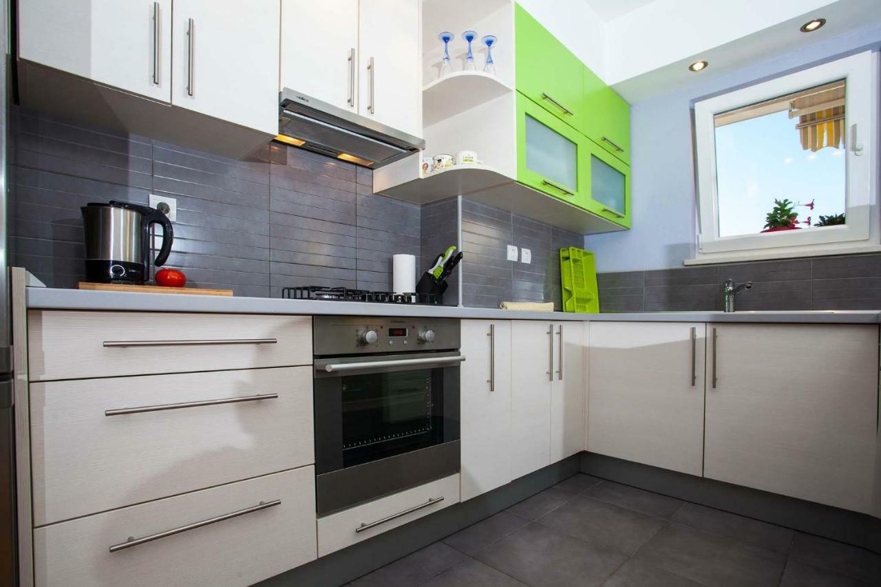 Apartment Sarena Макарска Екстериор снимка