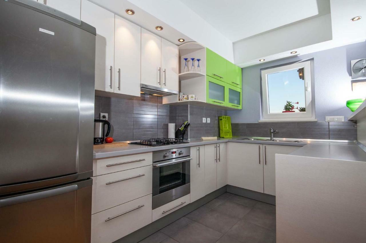 Apartment Sarena Макарска Екстериор снимка