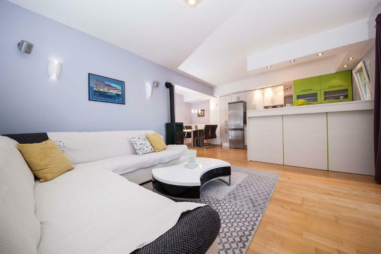 Apartment Sarena Макарска Екстериор снимка