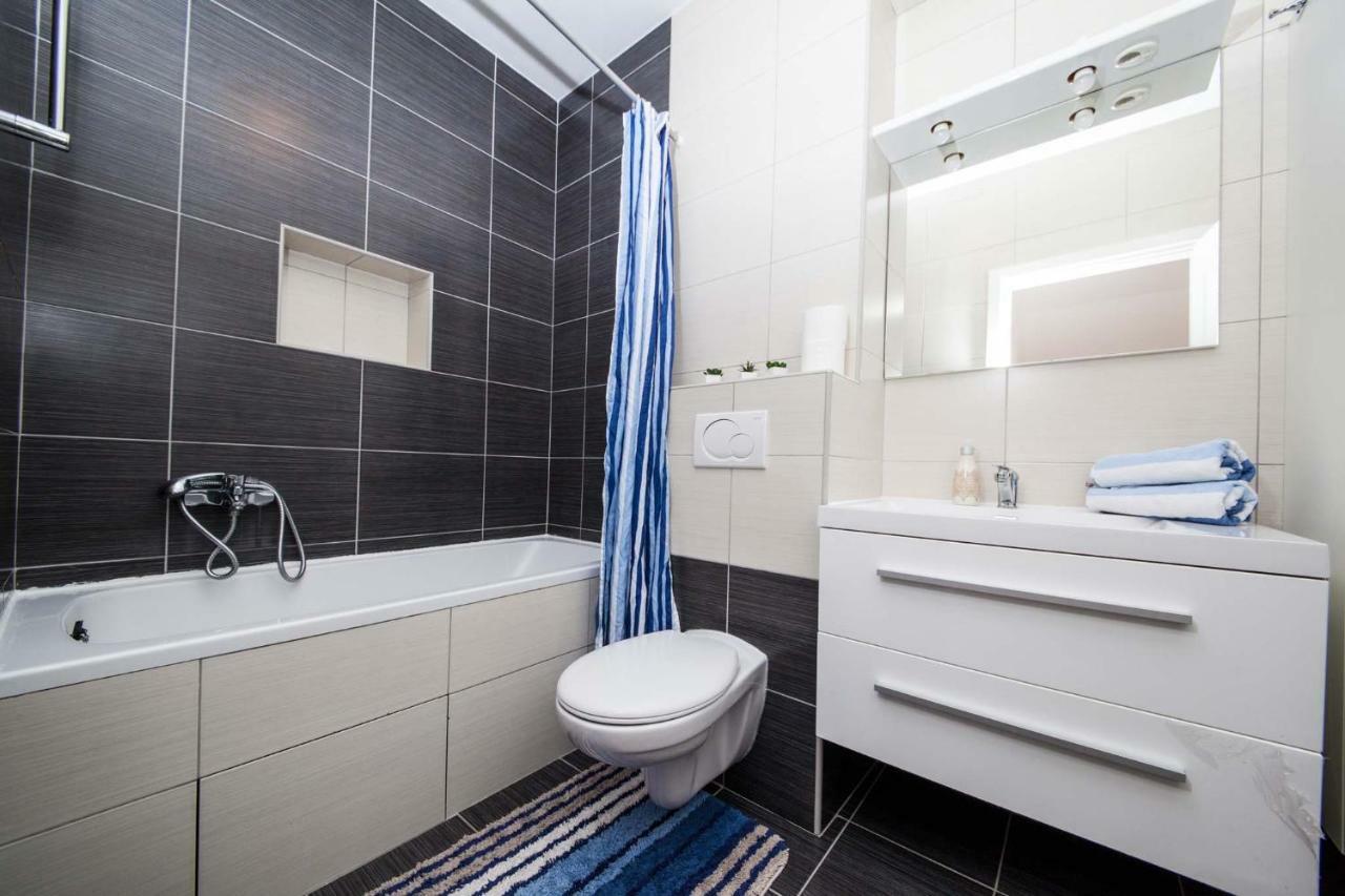 Apartment Sarena Макарска Екстериор снимка