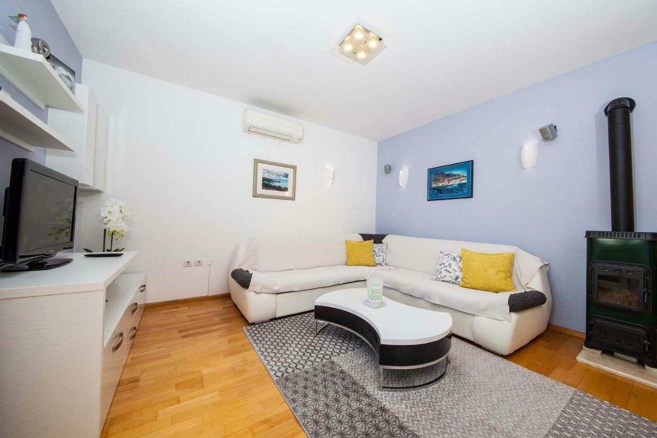 Apartment Sarena Макарска Екстериор снимка