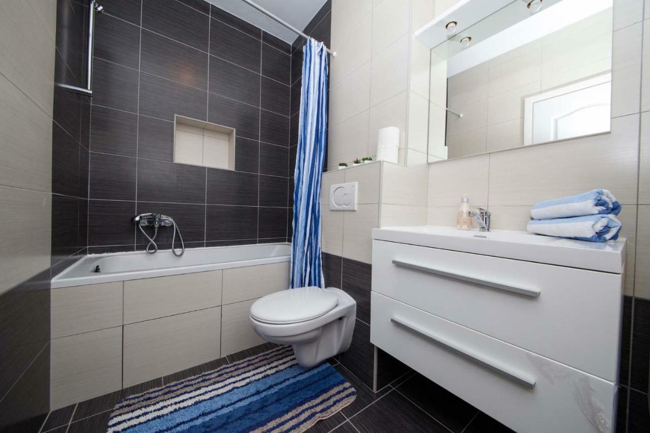 Apartment Sarena Макарска Екстериор снимка